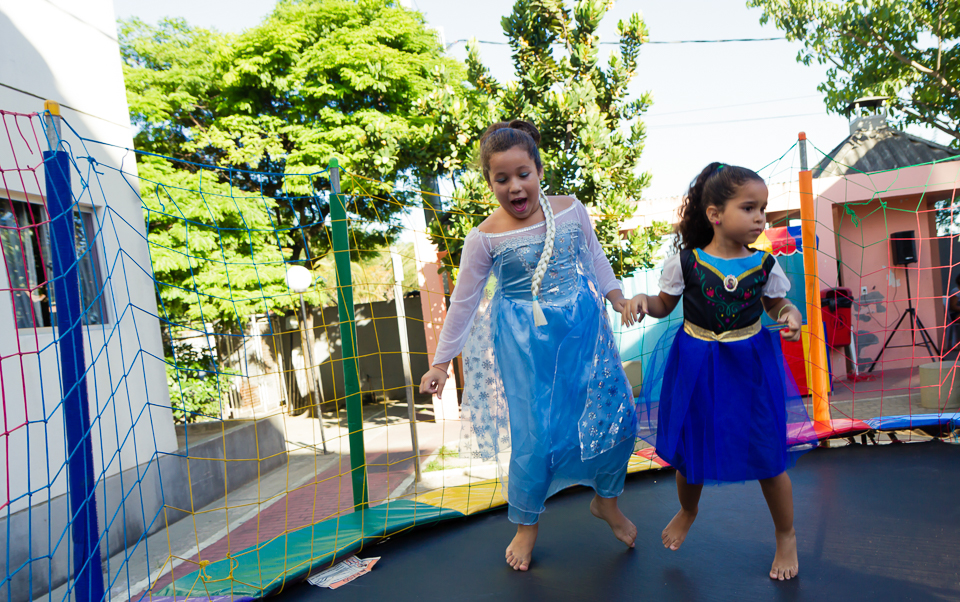 Amigas Elsa e Anna pelo fotógrafo Douglas Maia