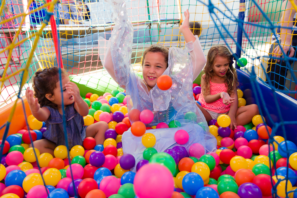 Festa na piscina de bolinhas pelo fotógrafo Douglas Maia