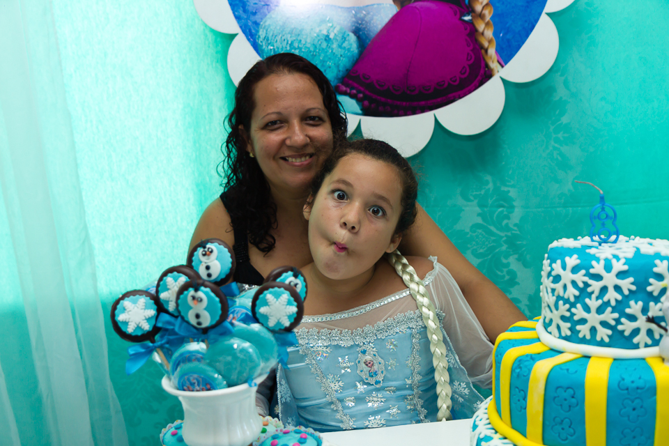 Duda faz careta ao lado da mãe pelo fotógrafo Douglas Maia