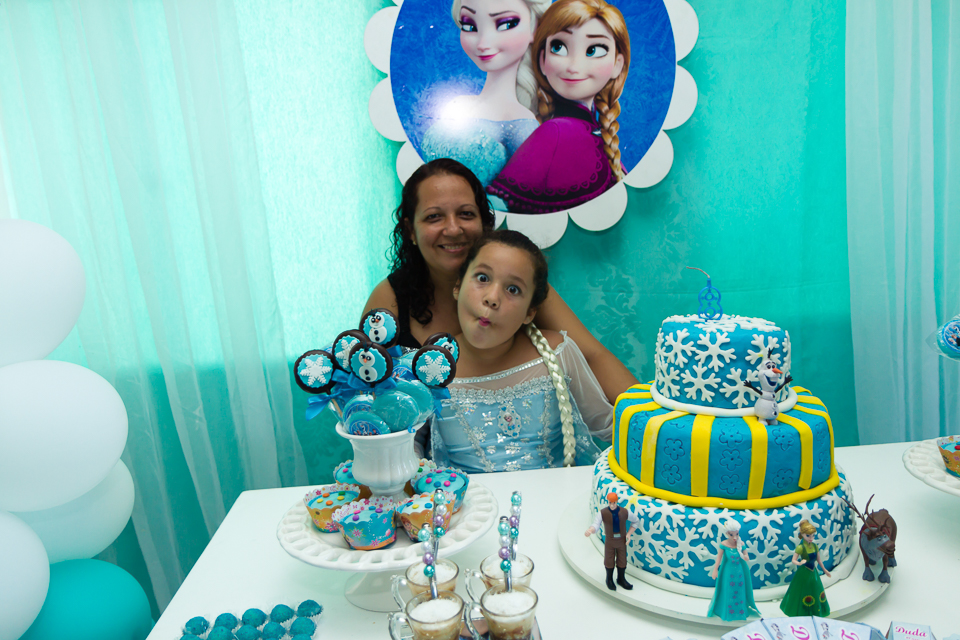 Maria Eduarda faz careta pelo fotógrafo Douglas Maia