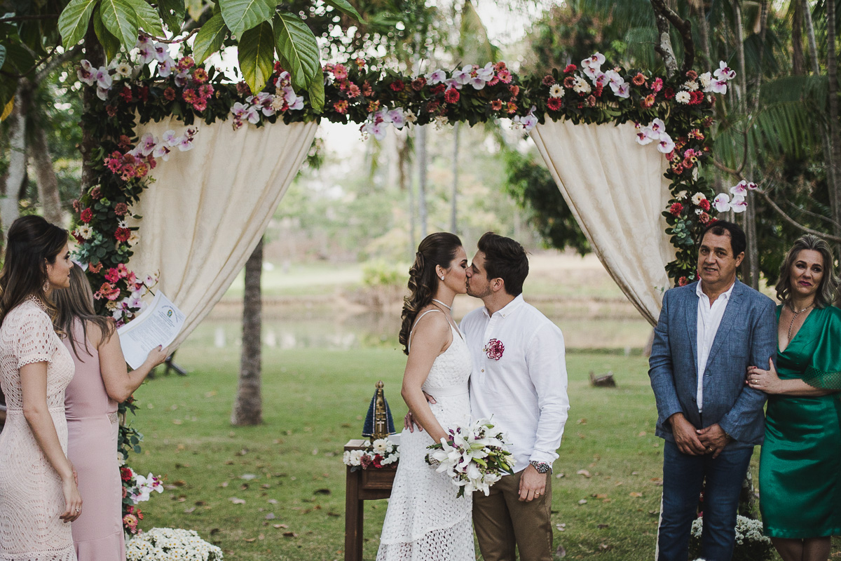 beijo da noiva e do noivo