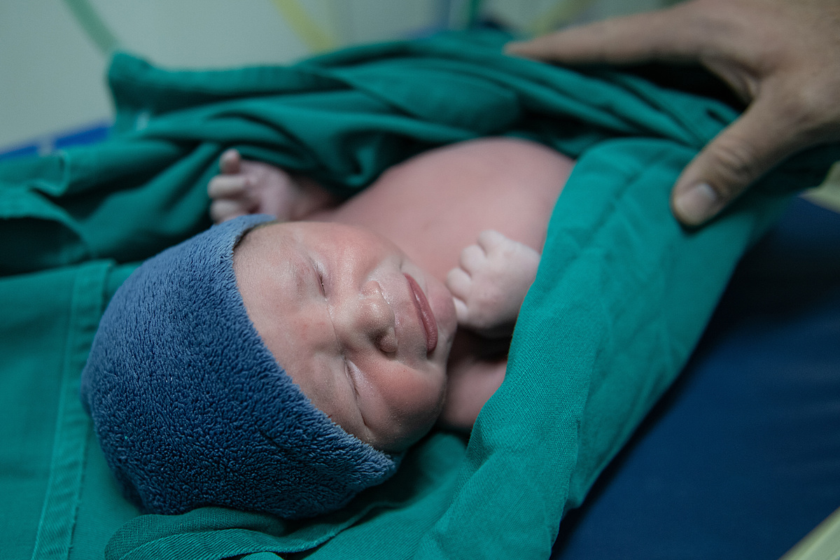 fotografia de nascimento, parto, cesaria, cesariana, nascimento, tania bauer fotografia, fotografia de parto, 