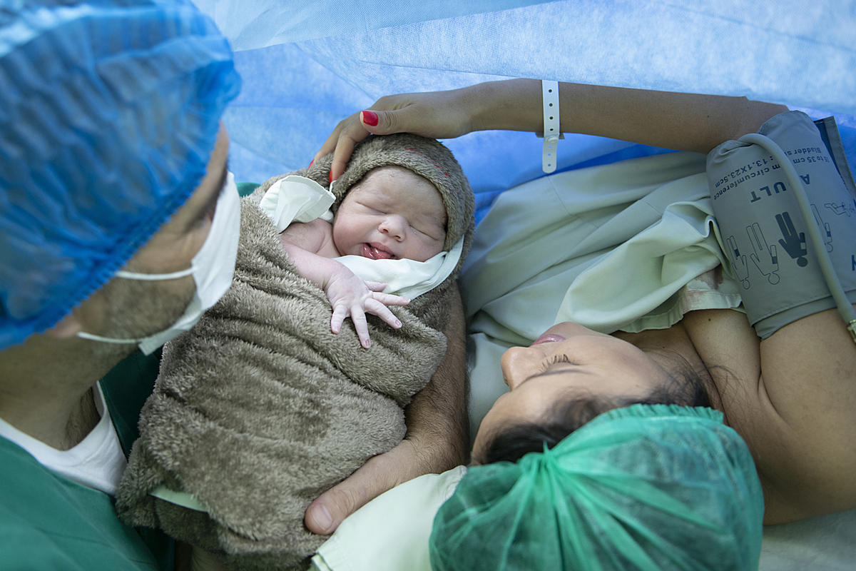 fotografia de nascimento, parto, cesaria, cesariana, nascimento, tania bauer fotografia, fotografia de parto, 