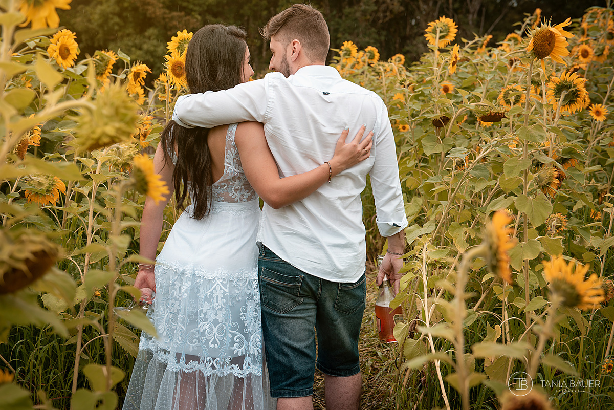 Ensaio noivos, ensaio casal, fotografa de casamento, ensaio externo, casal, noivos, Tania Bauer Fotografia, fotografo de São Bento do Sul, Fotografa de Santa Catarina, prewedding, wedding, ensaio no campo