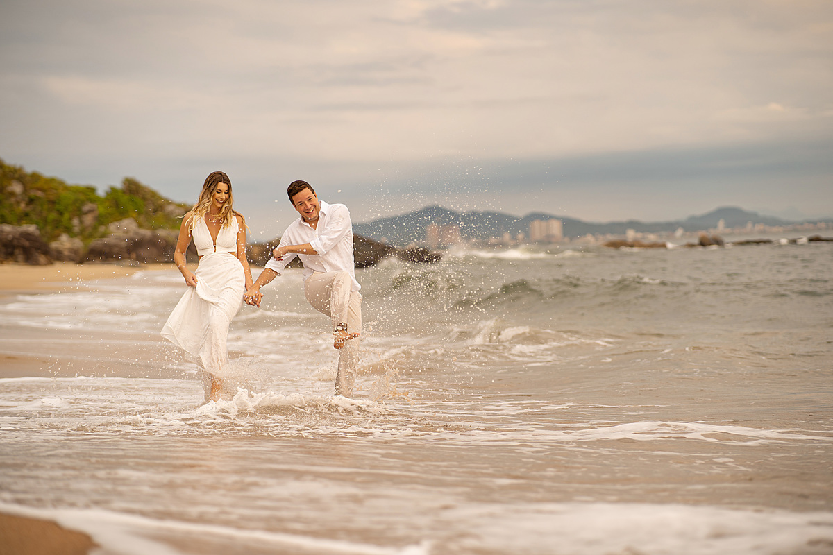 ensaio noivos, prewedding, fotografia de casamento, ensaio externo, ensaio na praia, noivos, fotografa de casamento, wedding day, tania bauer fotografia, fotografa de Santa Catarina, fotografa de São Bento do Sul, Tania Bauer