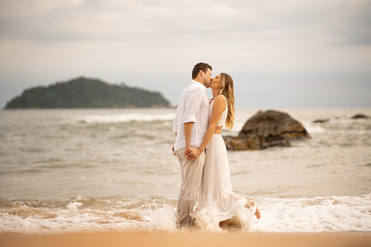ensaio noivos, prewedding, fotografia de casamento, ensaio externo, ensaio na praia, noivos, fotografa de casamento, wedding day, tania bauer fotografia, fotografa de Santa Catarina, fotografa de São Bento do Sul, Tania Bauer