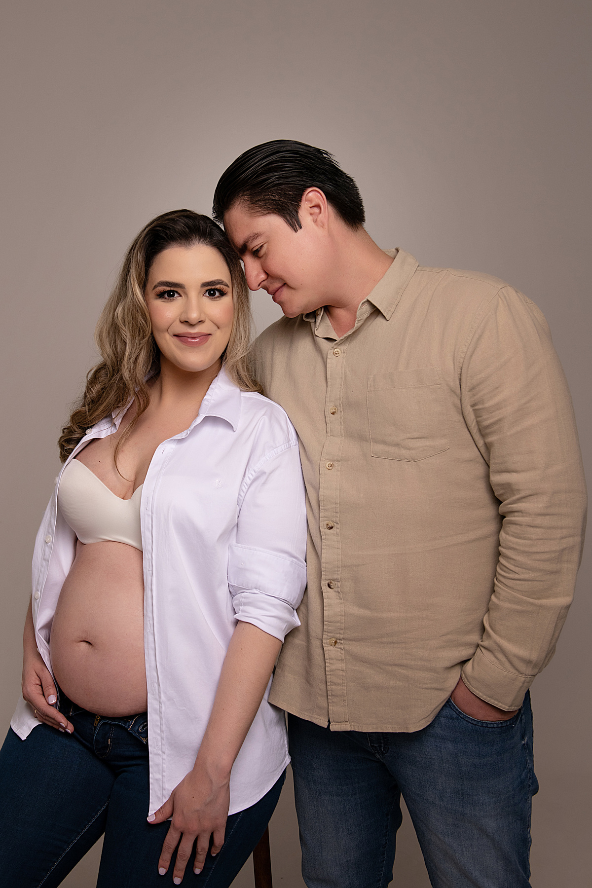 gestante, fotografa de gestente, ensaio em estudio, ensaio fotografico em estuio, ensaio fotografico gestante em estuio, tania bauer fotografia, tania bauer, fotografa de sao bento do sul, fotografa de studio