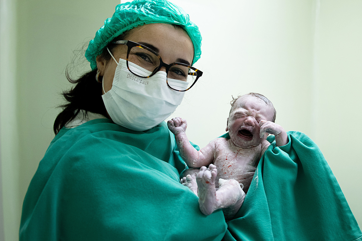 cesariana, fotografia de familia, cesariana, parto, cemox, tania bauer fotografia, tania bauer, fotografa de sao bento do sul, nascimento Alice