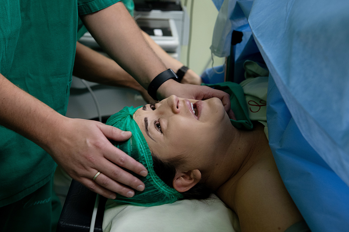 cesariana, fotografia de familia, cesariana, parto, cemox, tania bauer fotografia, tania bauer, fotografa de sao bento do sul, nascimento Alice