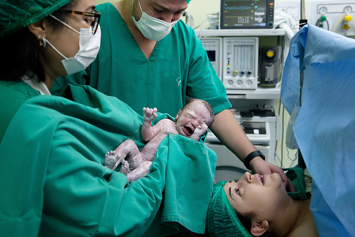 cesariana, fotografia de familia, cesariana, parto, cemox, tania bauer fotografia, tania bauer, fotografa de sao bento do sul, nascimento Alice