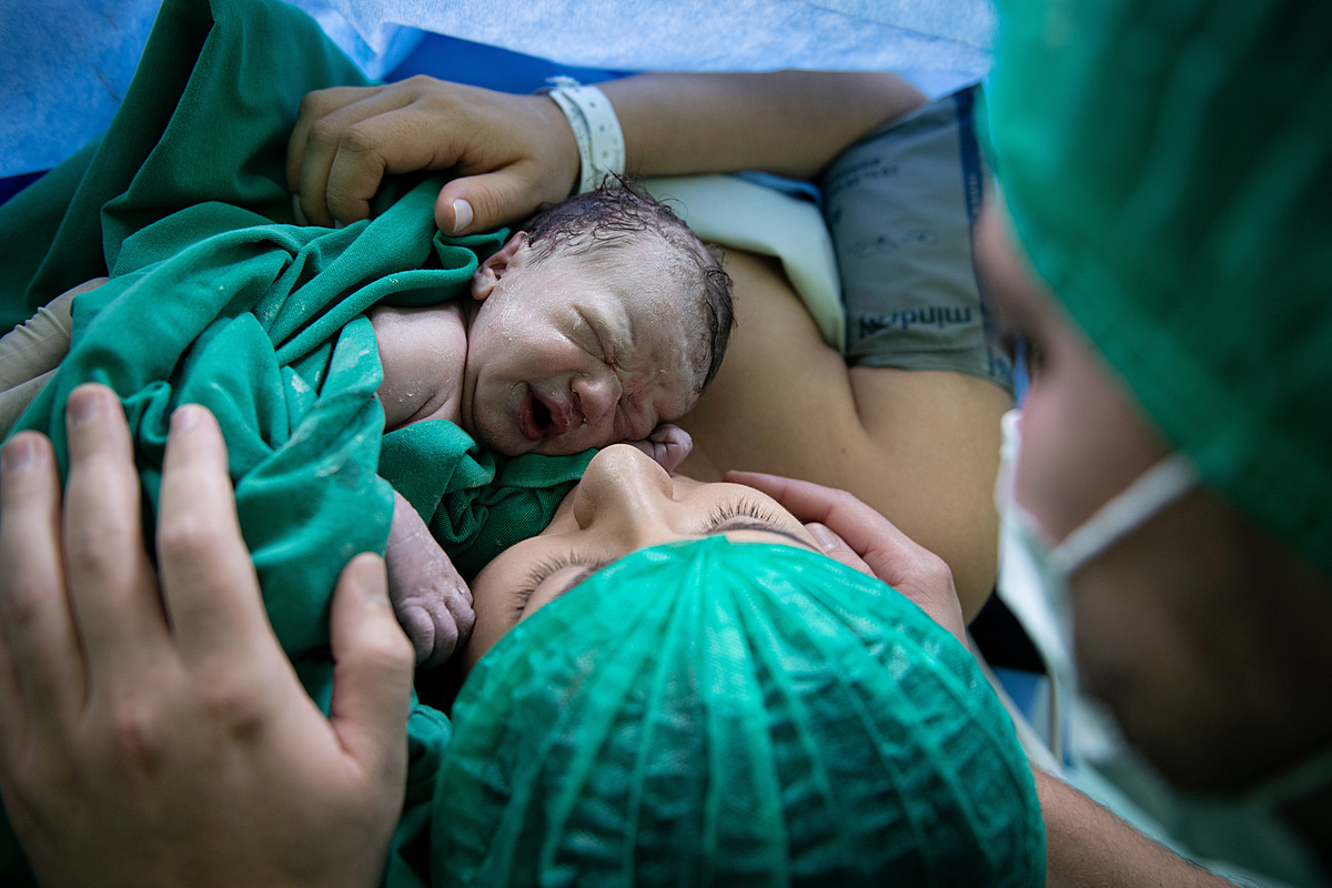 cesariana, fotografia de familia, cesariana, parto, cemox, tania bauer fotografia, tania bauer, fotografa de sao bento do sul, nascimento Alice