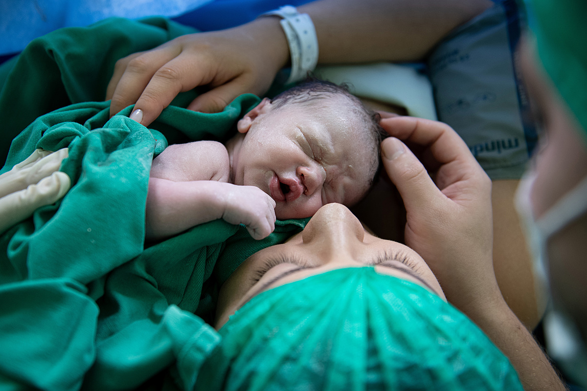 cesariana, fotografia de familia, cesariana, parto, cemox, tania bauer fotografia, tania bauer, fotografa de sao bento do sul, nascimento Alice