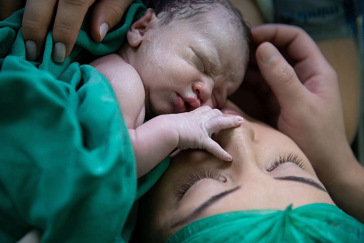 cesariana, fotografia de familia, cesariana, parto, cemox, tania bauer fotografia, tania bauer, fotografa de sao bento do sul, nascimento Alice