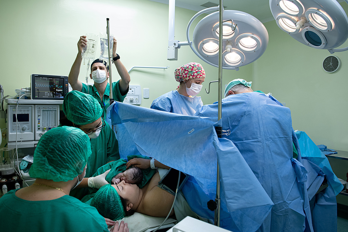 cesariana, fotografia de familia, cesariana, parto, cemox, tania bauer fotografia, tania bauer, fotografa de sao bento do sul, nascimento Alice