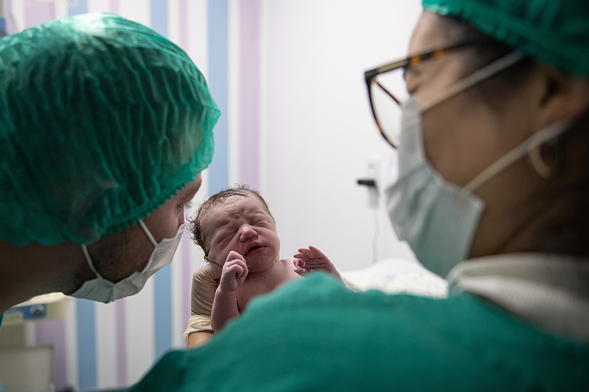 cesariana, fotografia de familia, cesariana, parto, cemox, tania bauer fotografia, tania bauer, fotografa de sao bento do sul, nascimento Alice