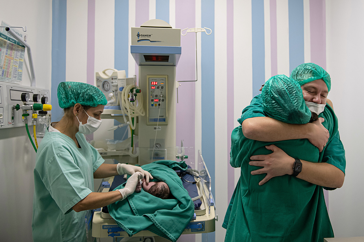 cesariana, fotografia de familia, cesariana, parto, cemox, tania bauer fotografia, tania bauer, fotografa de sao bento do sul, nascimento Alice