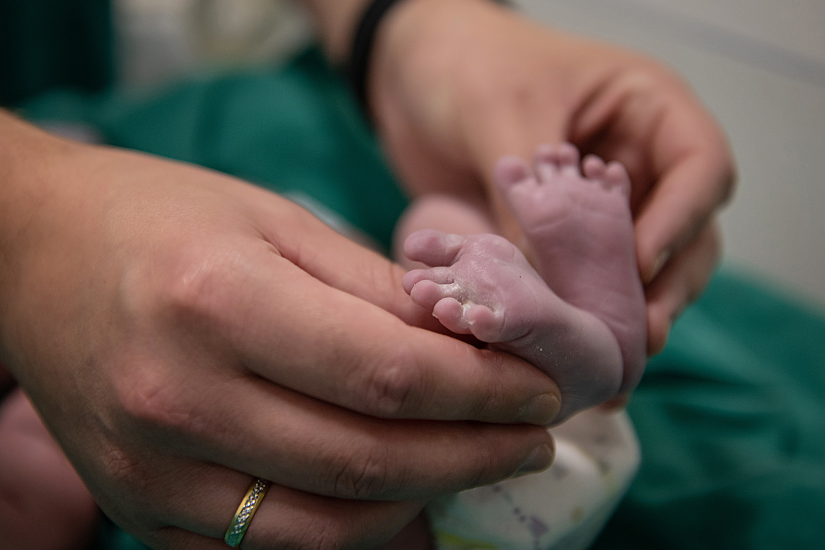 cesariana, fotografia de familia, cesariana, parto, cemox, tania bauer fotografia, tania bauer, fotografa de sao bento do sul, nascimento Alice