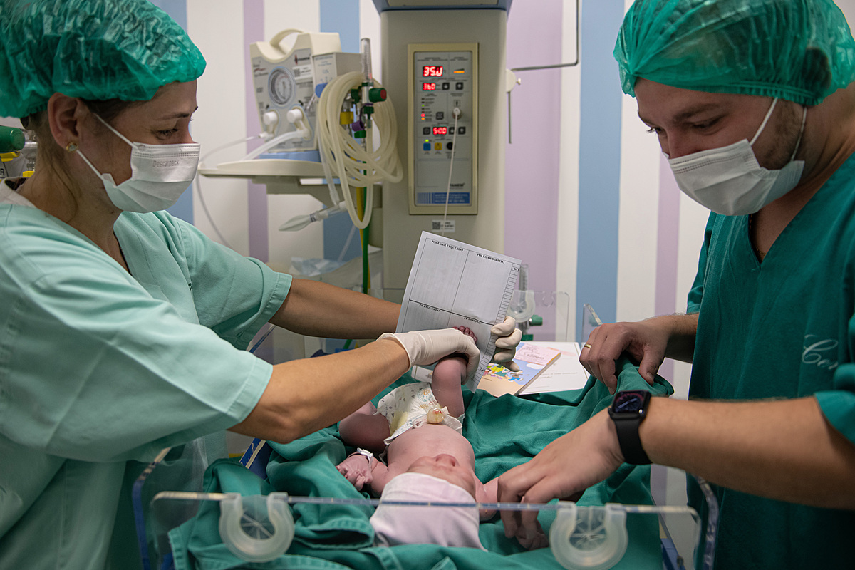 cesariana, fotografia de familia, cesariana, parto, cemox, tania bauer fotografia, tania bauer, fotografa de sao bento do sul, nascimento Alice