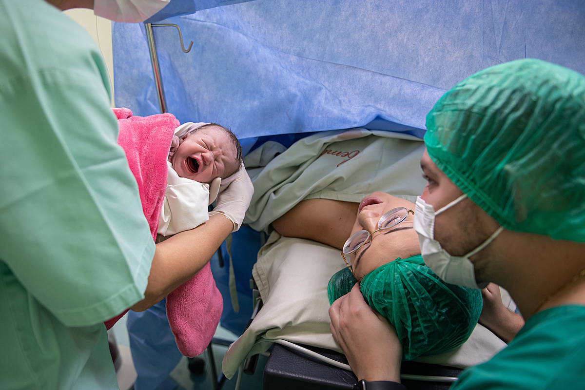 cesariana, fotografia de familia, cesariana, parto, cemox, tania bauer fotografia, tania bauer, fotografa de sao bento do sul, nascimento Alice