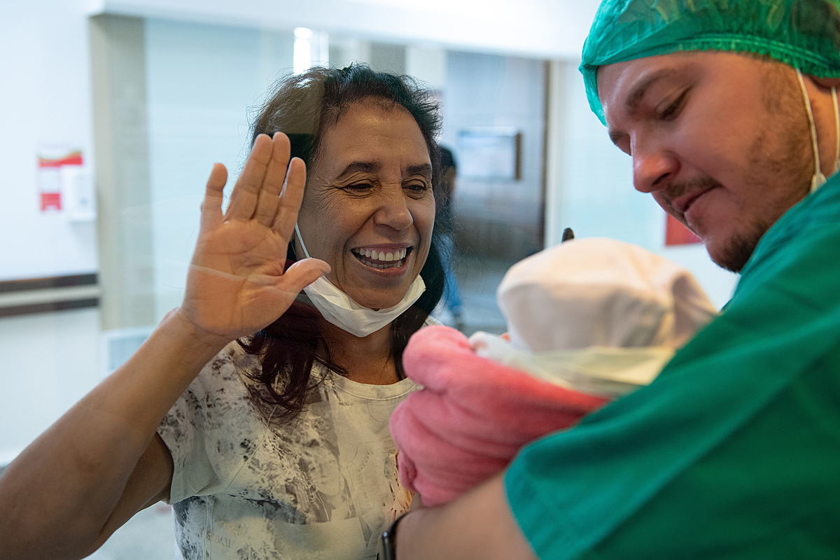 cesariana, fotografia de familia, cesariana, parto, cemox, tania bauer fotografia, tania bauer, fotografa de sao bento do sul, nascimento Alice