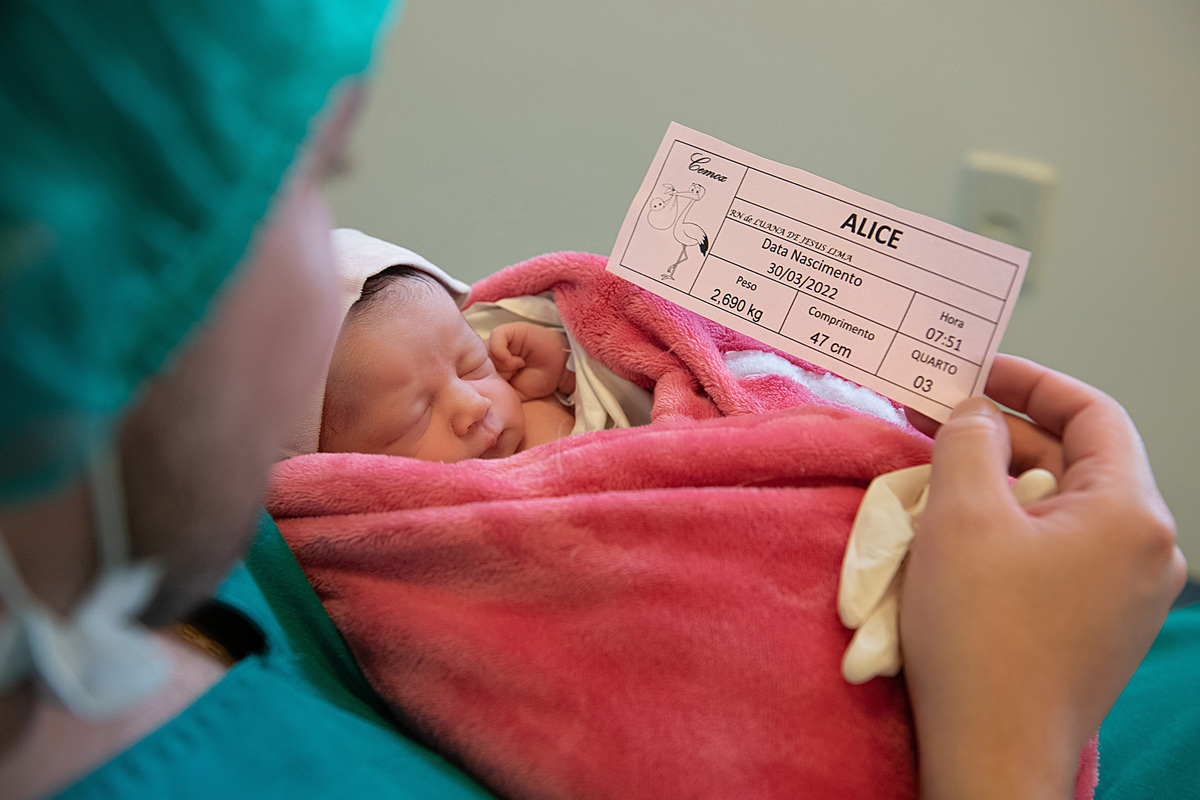 cesariana, fotografia de familia, cesariana, parto, cemox, tania bauer fotografia, tania bauer, fotografa de sao bento do sul, nascimento Alice