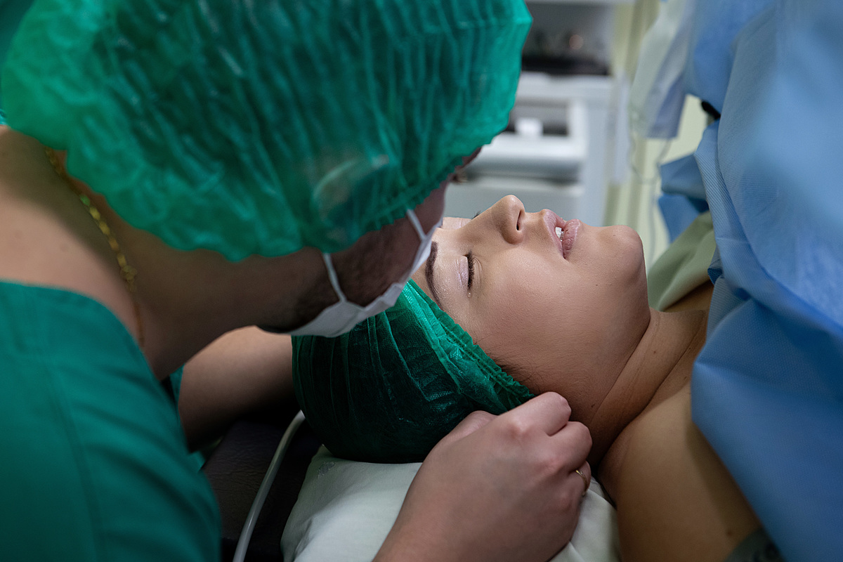 cesariana, fotografia de familia, cesariana, parto, cemox, tania bauer fotografia, tania bauer, fotografa de sao bento do sul, nascimento Alice