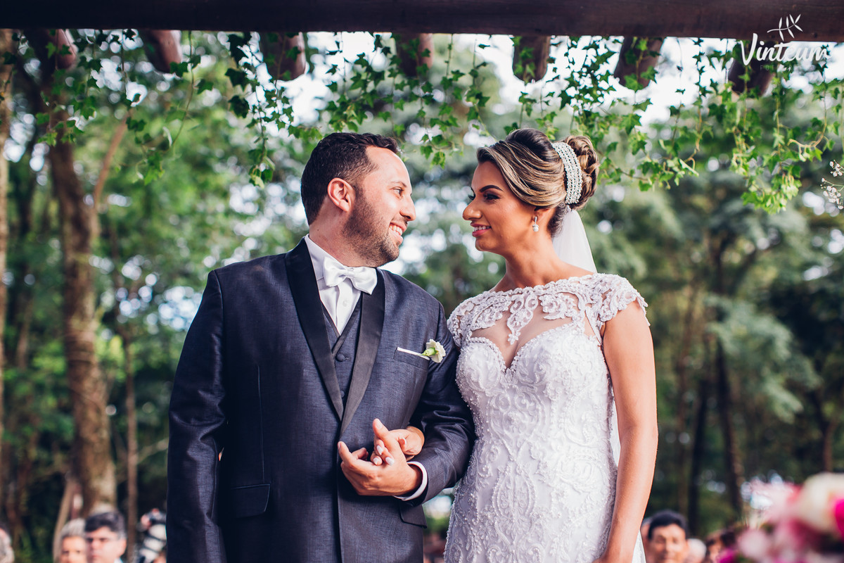 Casamento ao ar livre, noivos