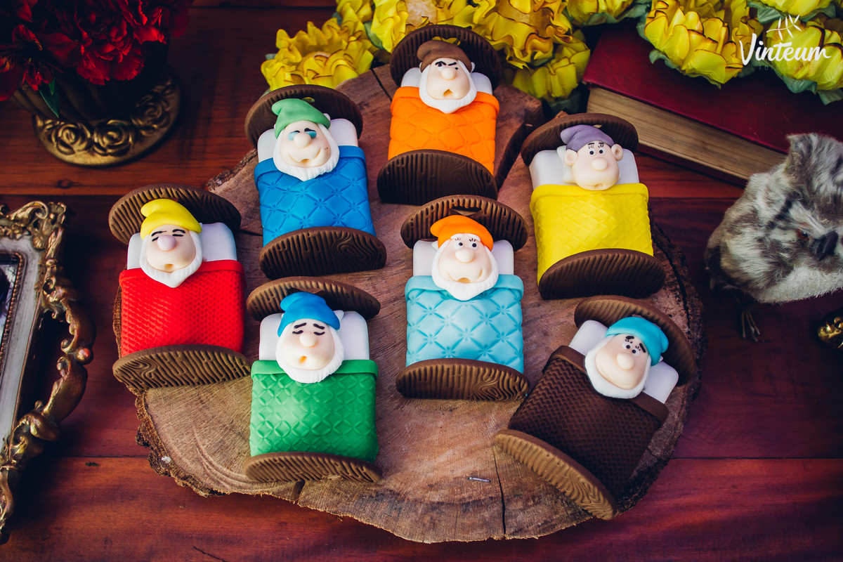 Festa, doces, branca de neve, sete anões