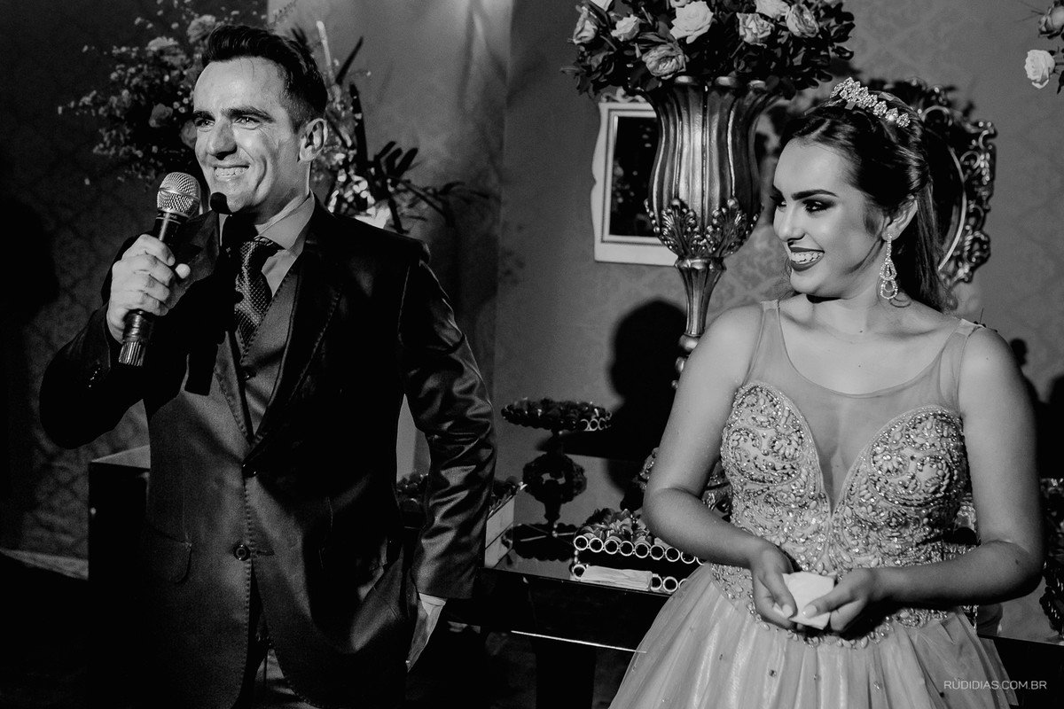 pai sorridente comemora 15 anos filha julia schiraski