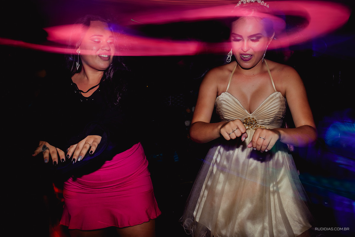 debutante comemora sua festa de 15 anos em capao da canoa