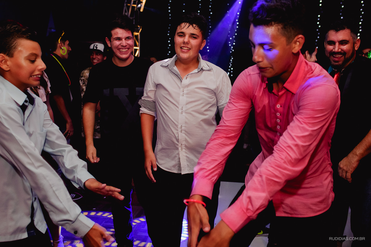 debutante comemora sua festa de 15 anos em capao da canoa