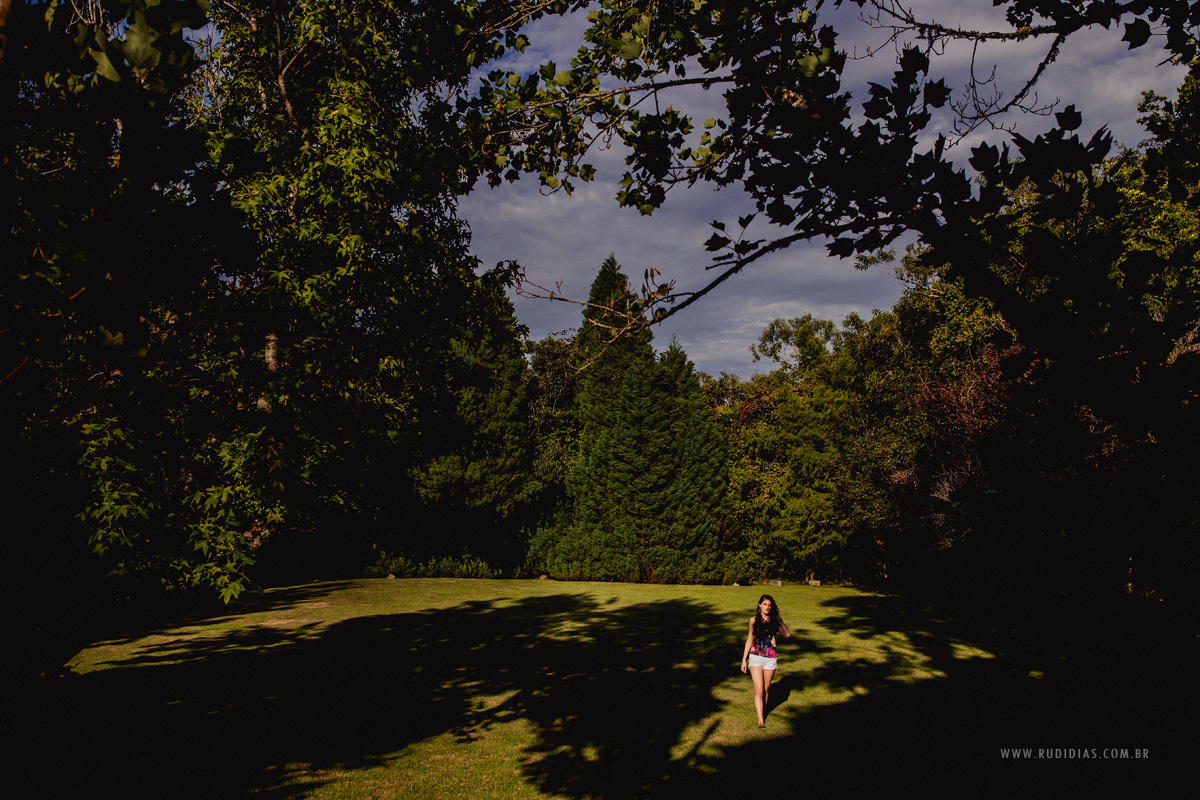 caminhada sobre a luz em ensaio de 15 anos