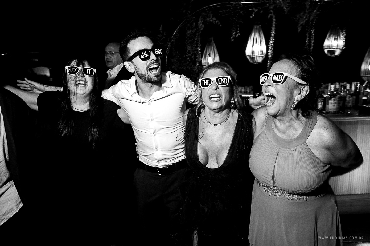 balada com as amigas no casamento