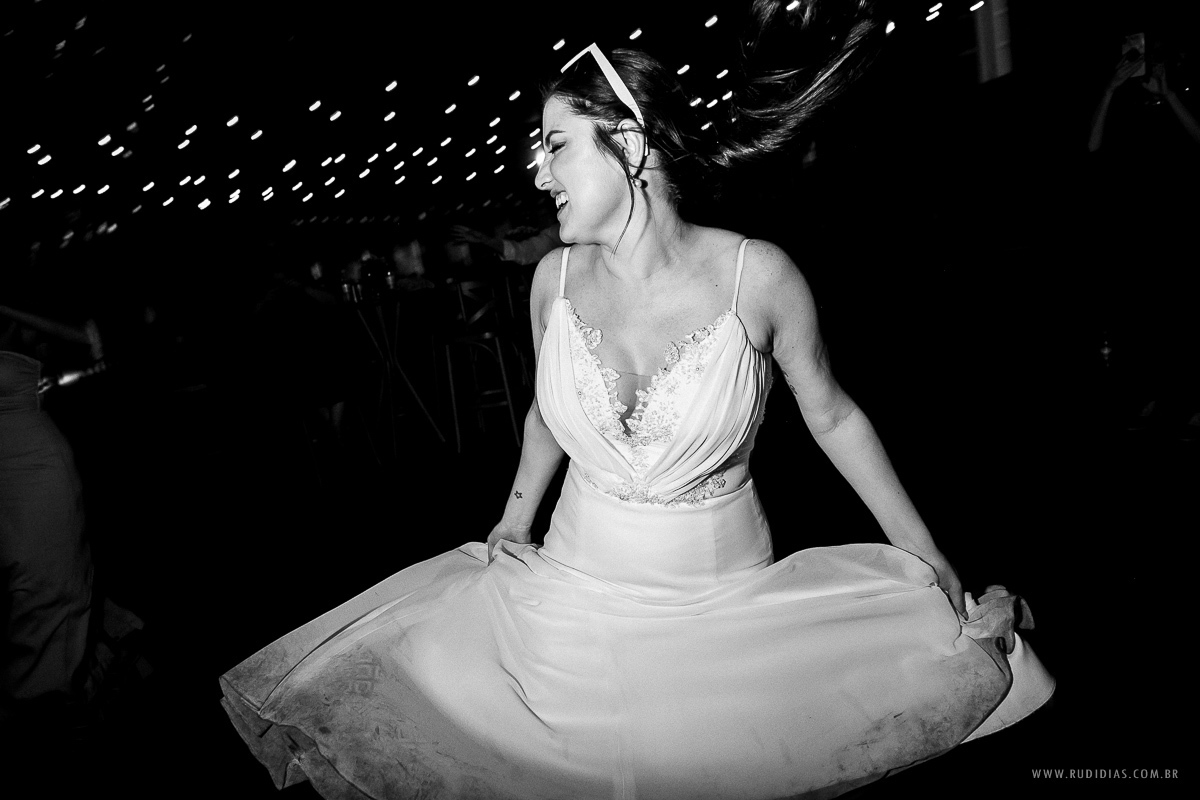 amigas na balada de casamento