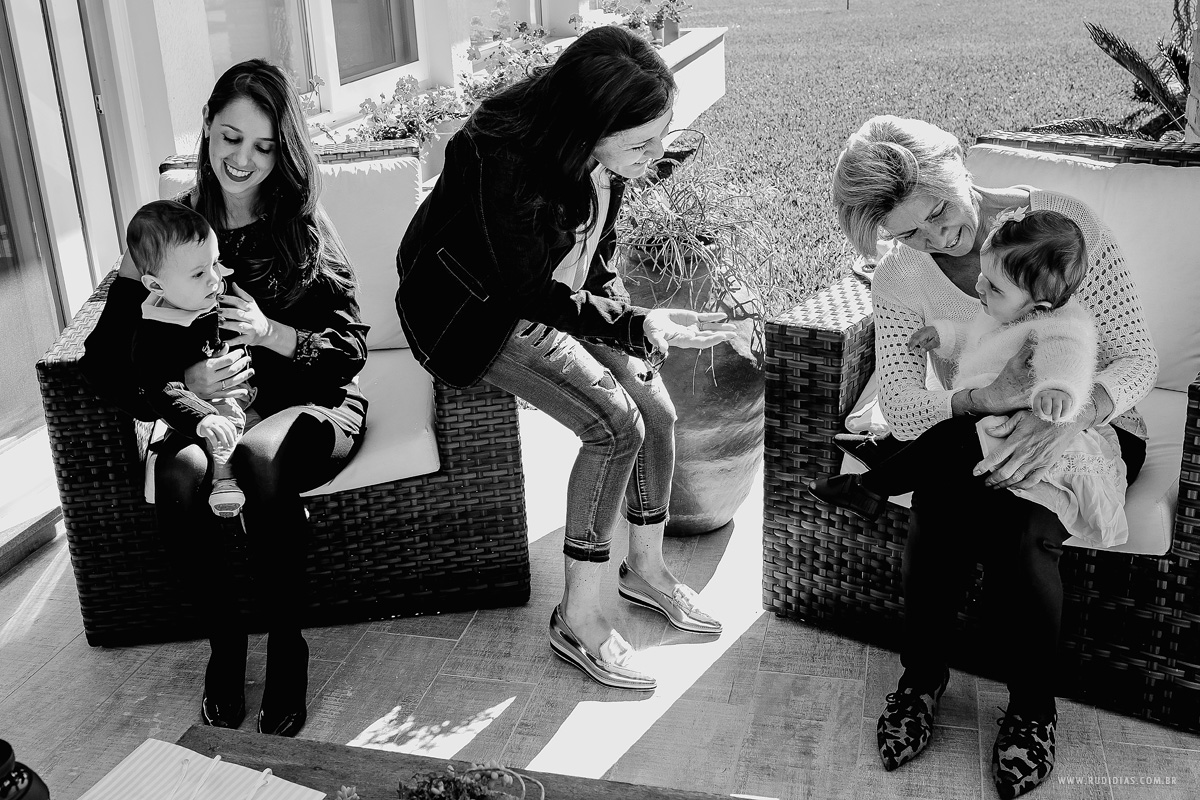 fotografia preto e branco de crianças