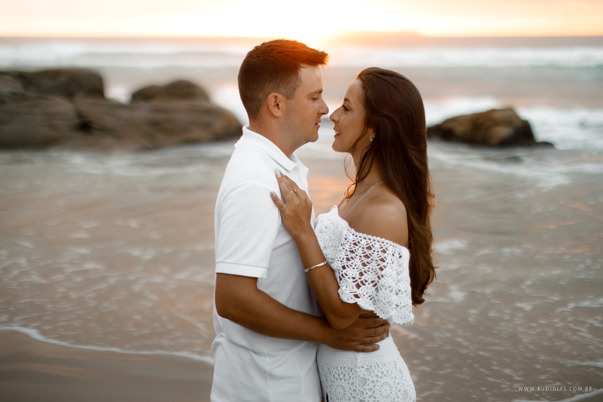 ensaio pré casamento na praia do mariscal