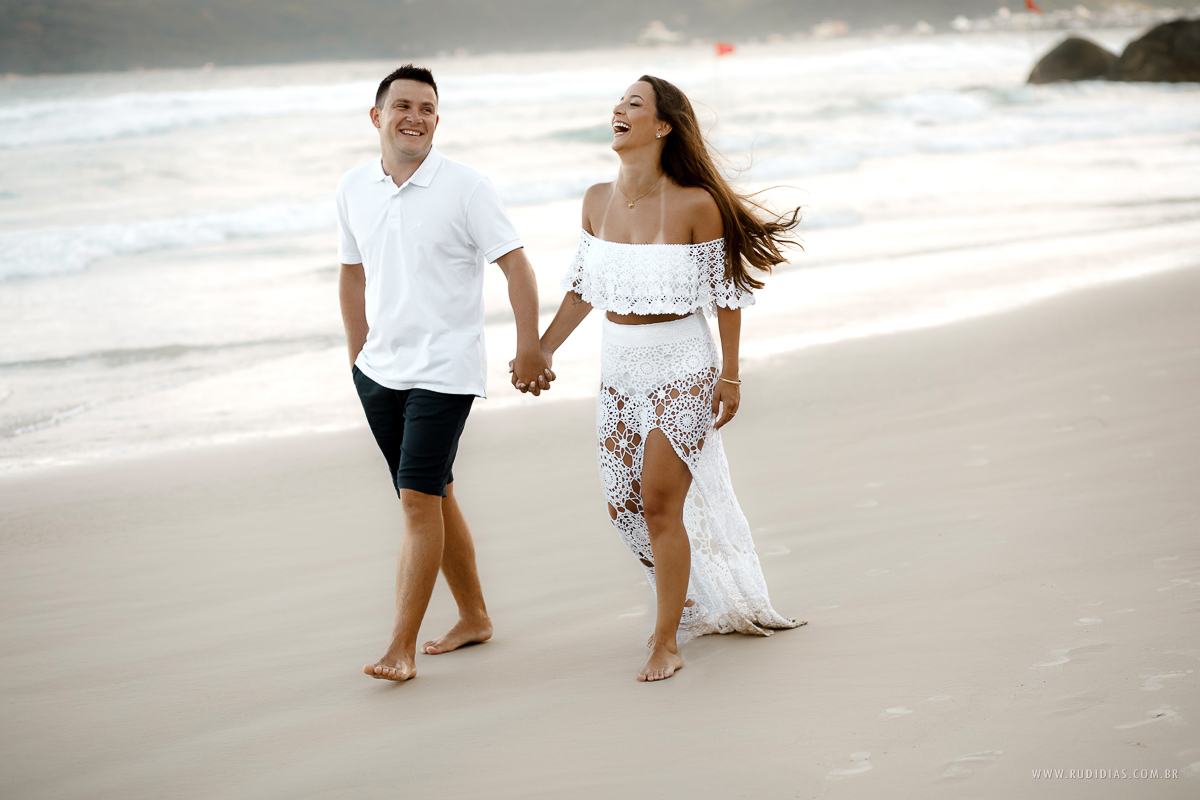 ensaio pré casamento na praia do mariscal