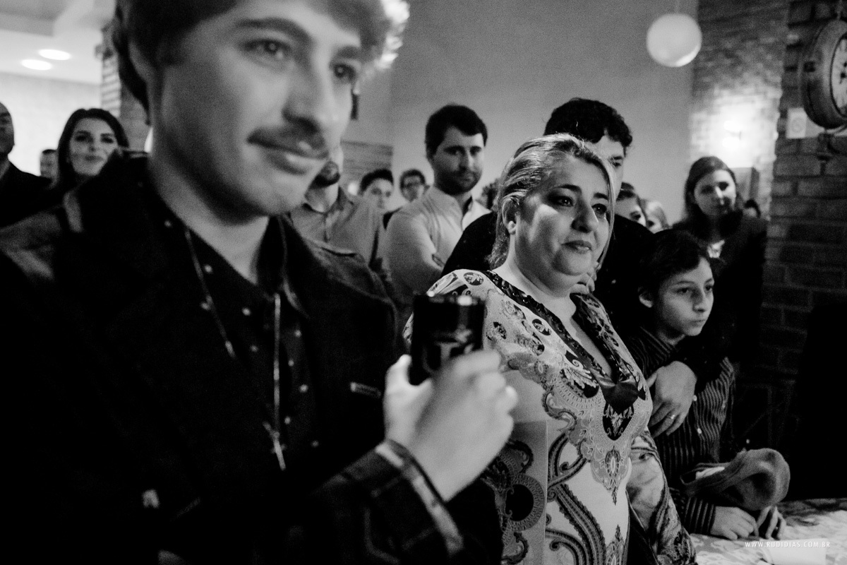 convidados emocionados na festa de formatura