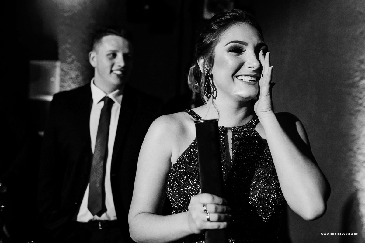 formanda emocionada na formatura