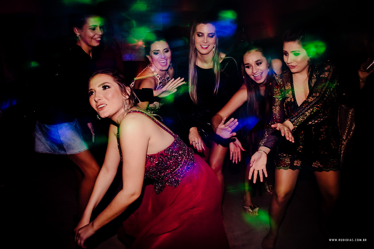 dançando anitta na festa de formatura
