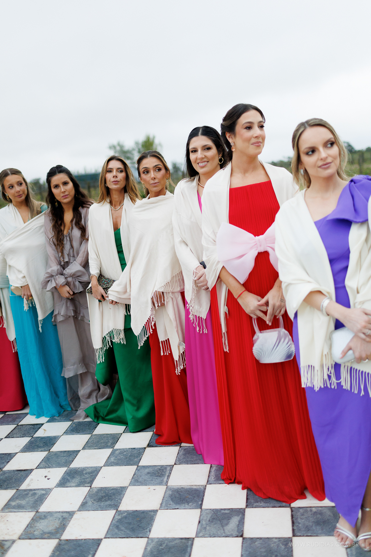 O elegante grupo de madrinhas acompanha Marina em um dos dias mais importantes de sua vida.