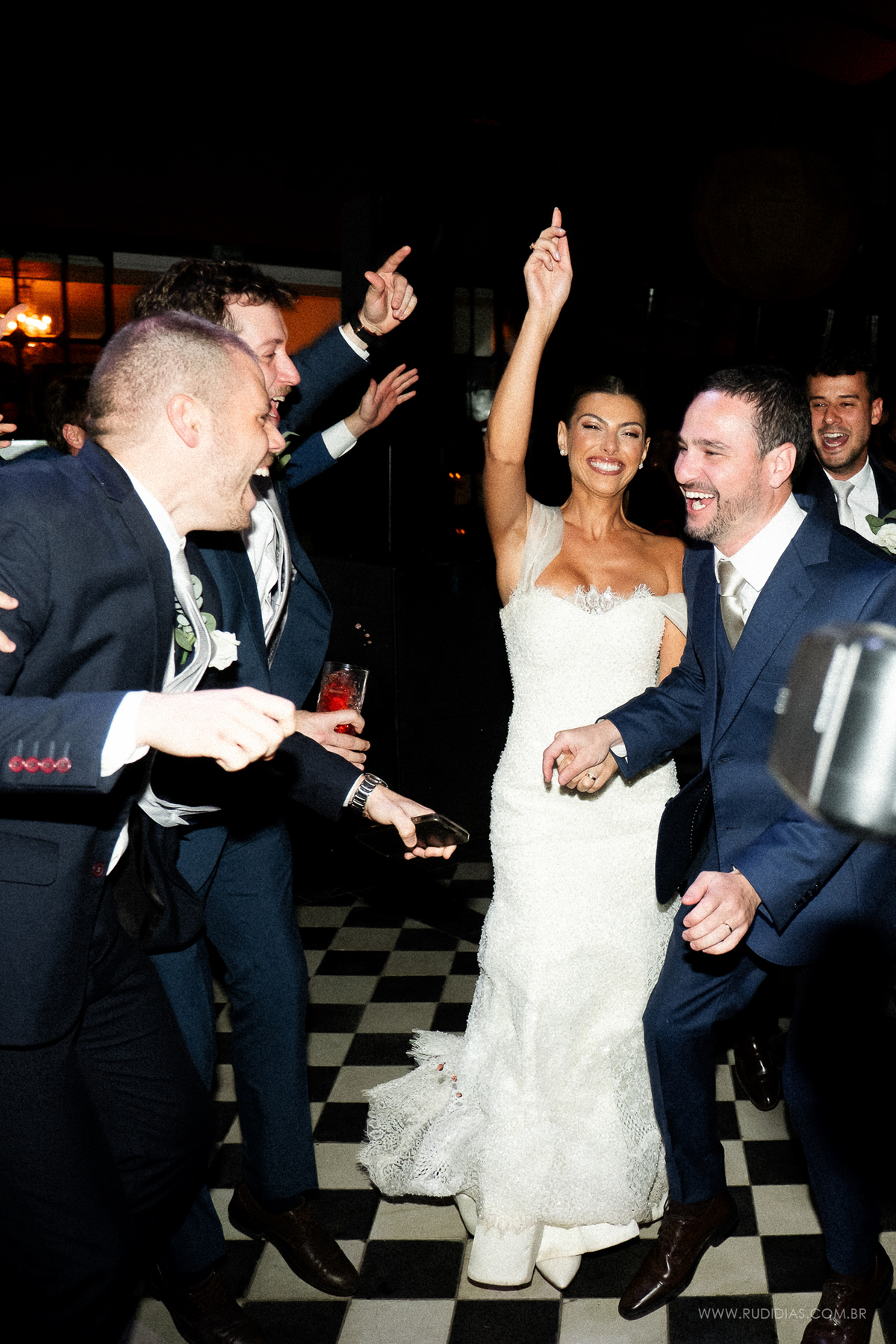 A energia da festa de casamento de Marina e João em Punta del Este.