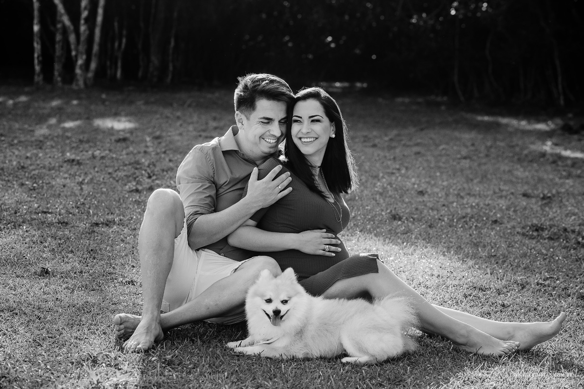 ensaio-gestante-sentada-com-cachorro-TED