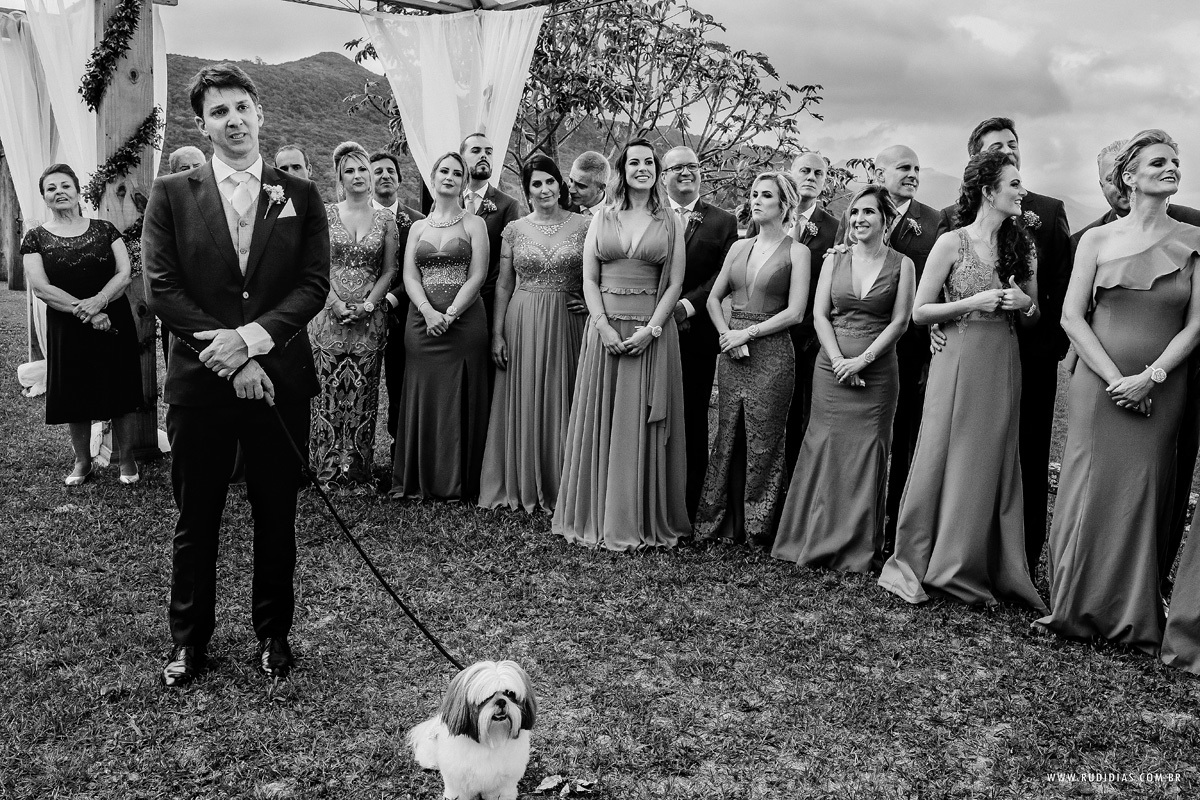 todos aguardando a entrada da noiva no casamento em osorio