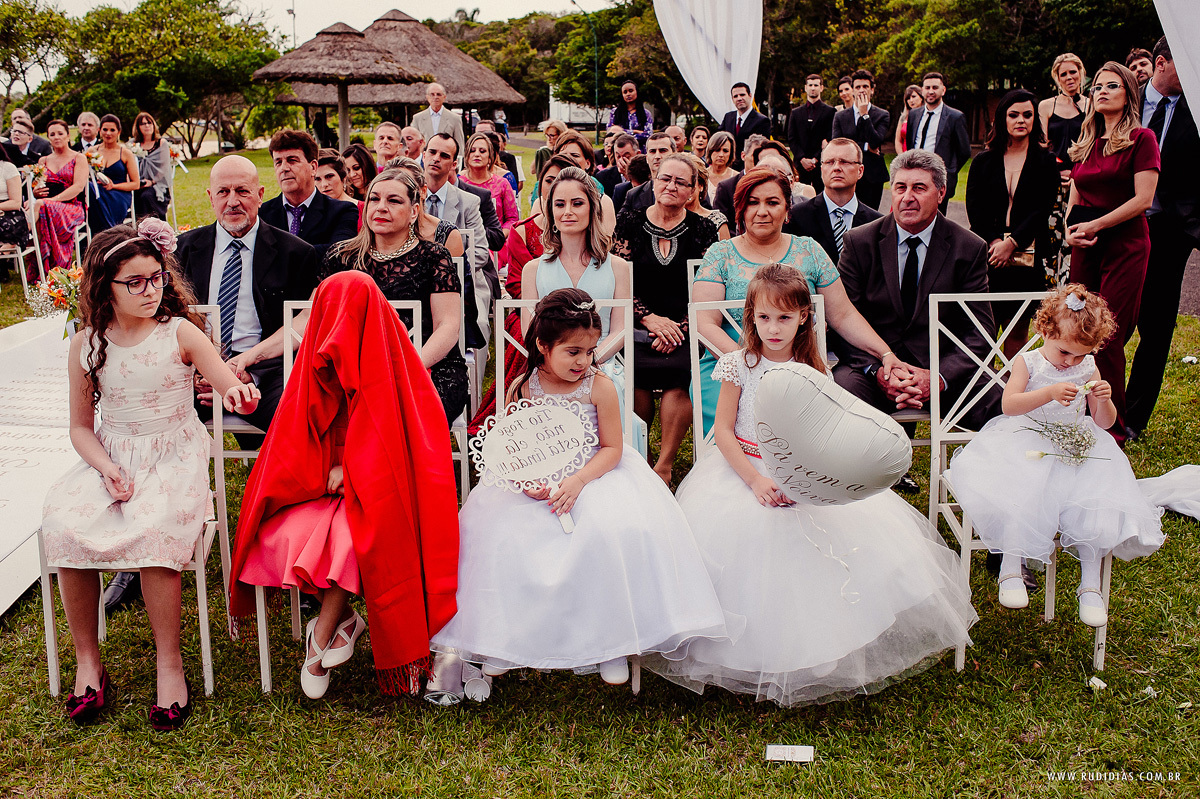 crianças dão show no casamento