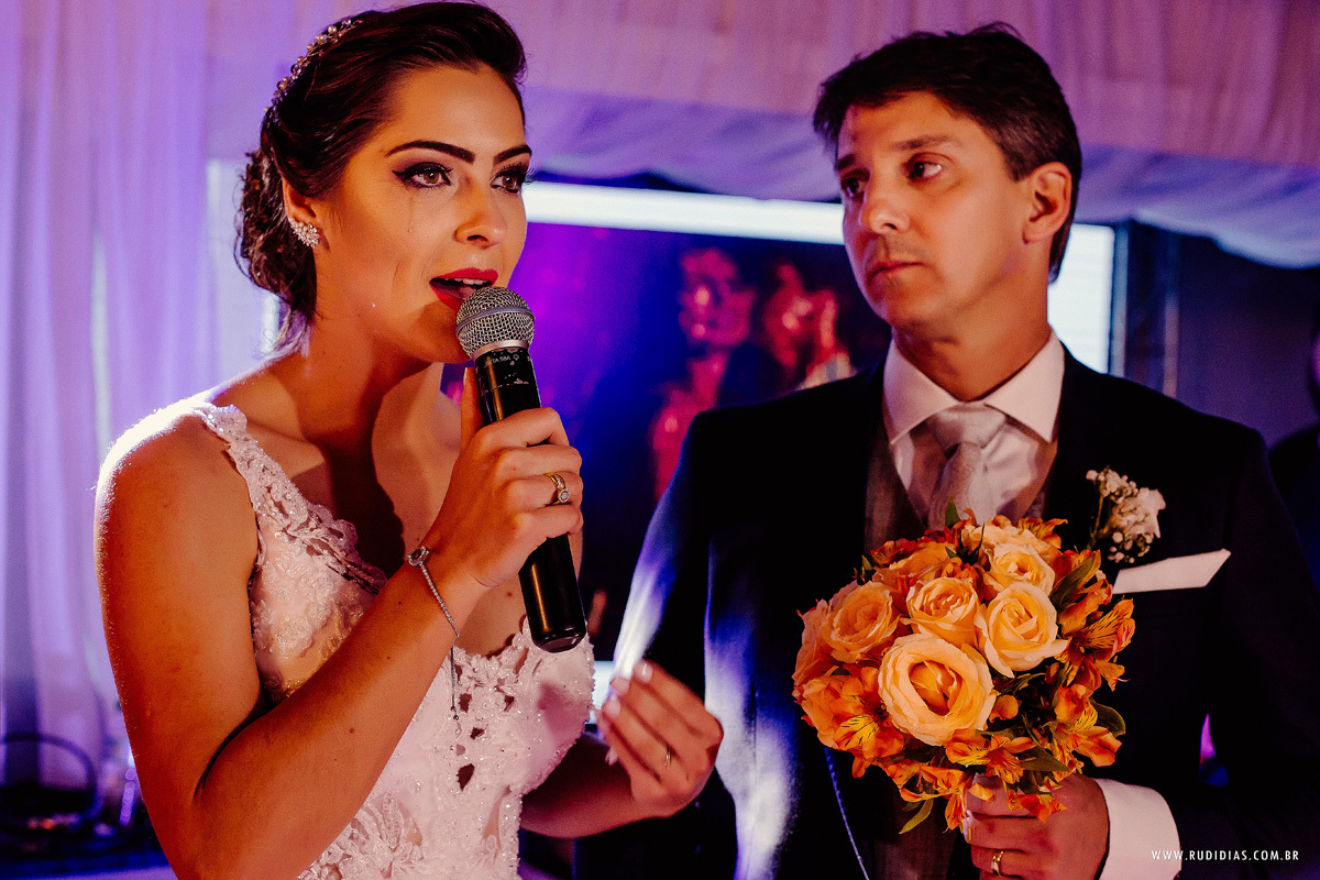 noiva agradece  a presença dos convidados