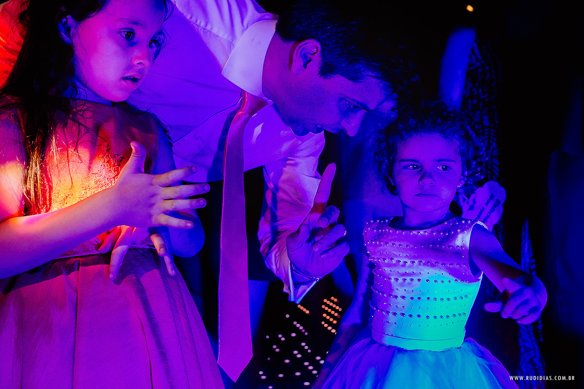 crianças na festa de casamento