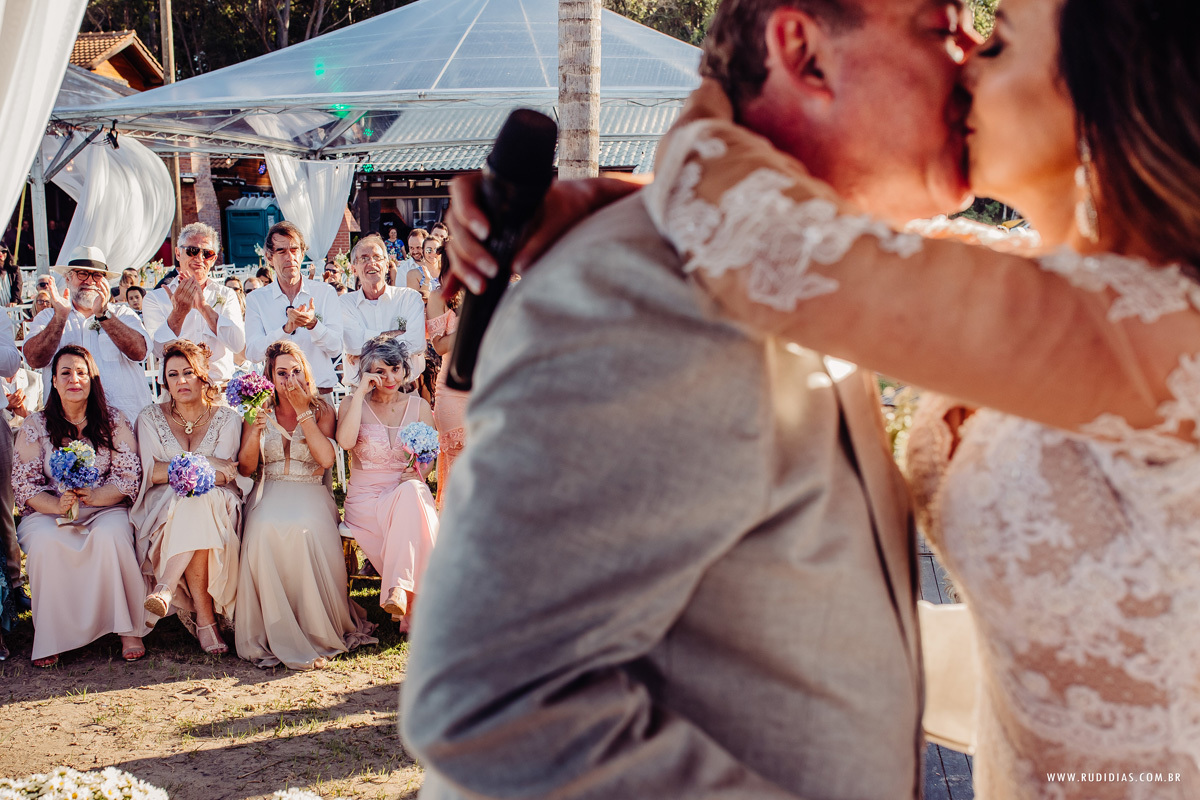 hora do beijo no casamento