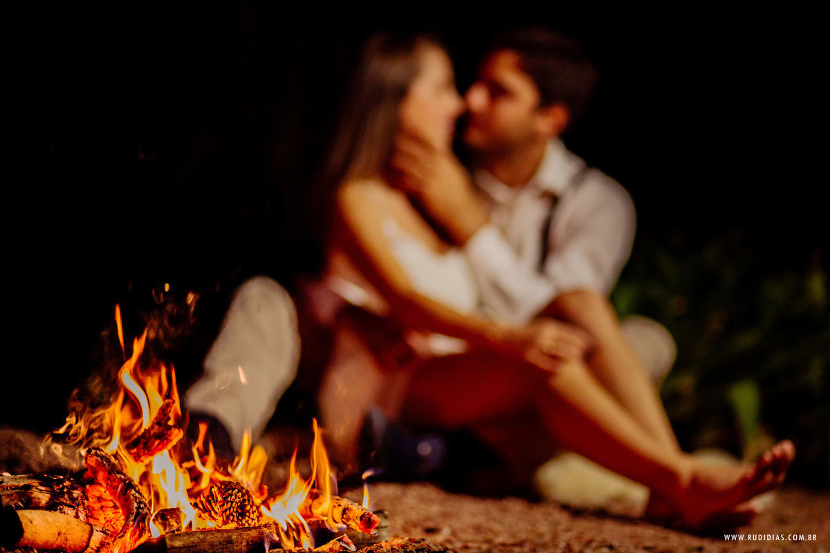 fotos de pré casamento com fogueira