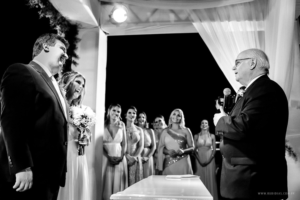 presidente romildo bolzan jr. celebrando casamento do filho